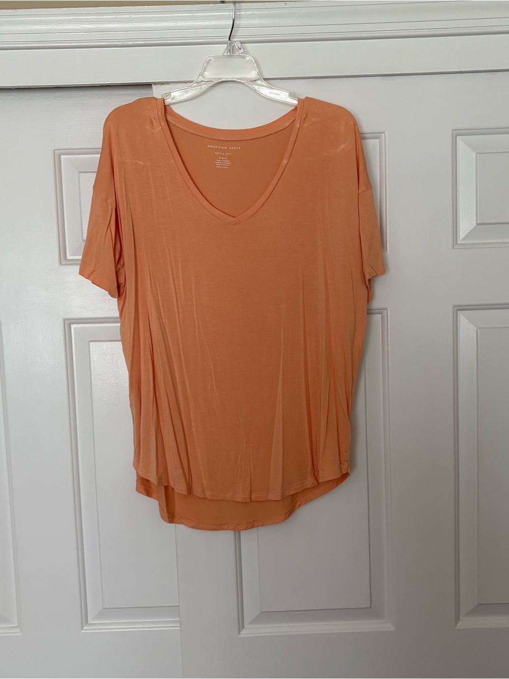 American Eagle Outfitters Peach V‑Neck Short Sleeve Tee
